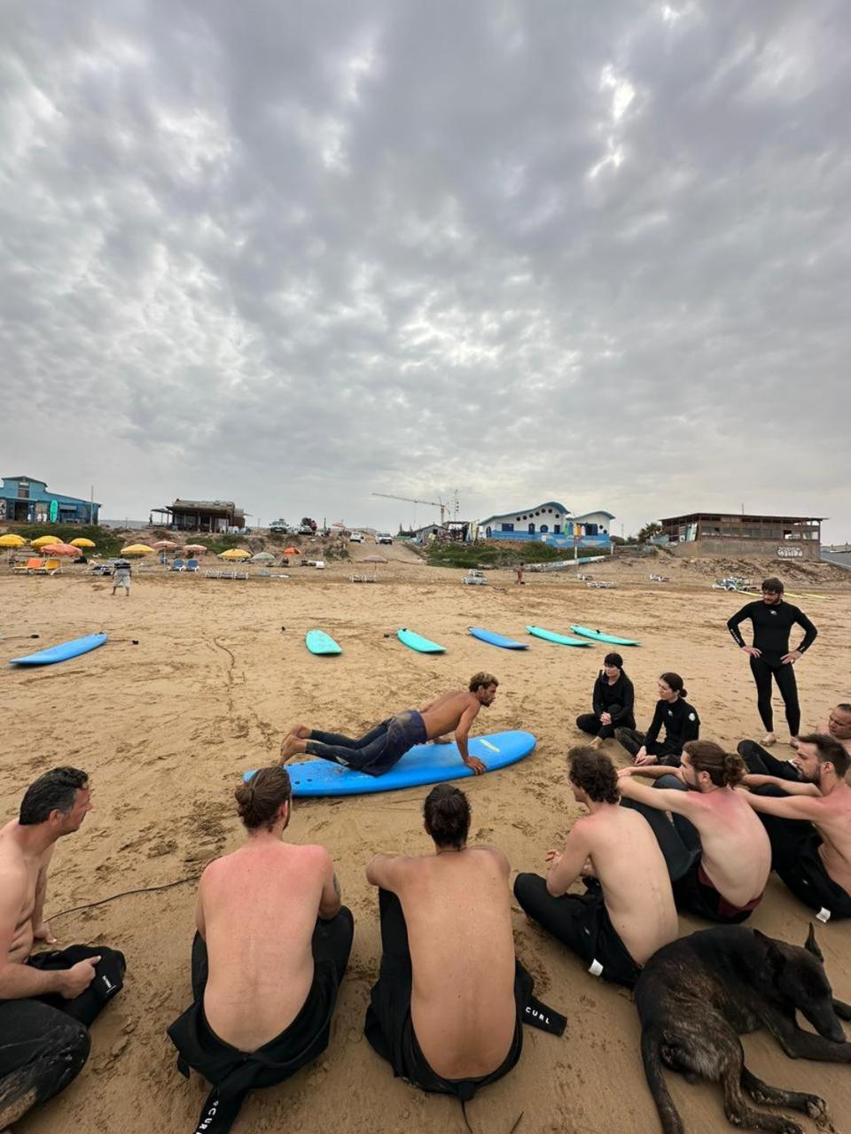לינה וארוחת בוקר Tamraght Surf & Salsa Ocean House מראה חיצוני תמונה