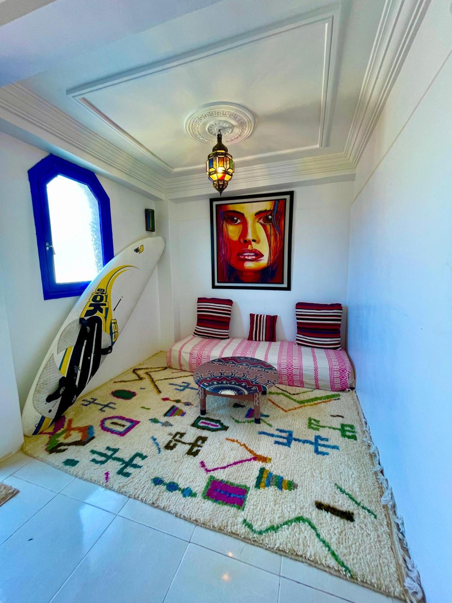 לינה וארוחת בוקר Tamraght Surf & Salsa Ocean House מראה חיצוני תמונה