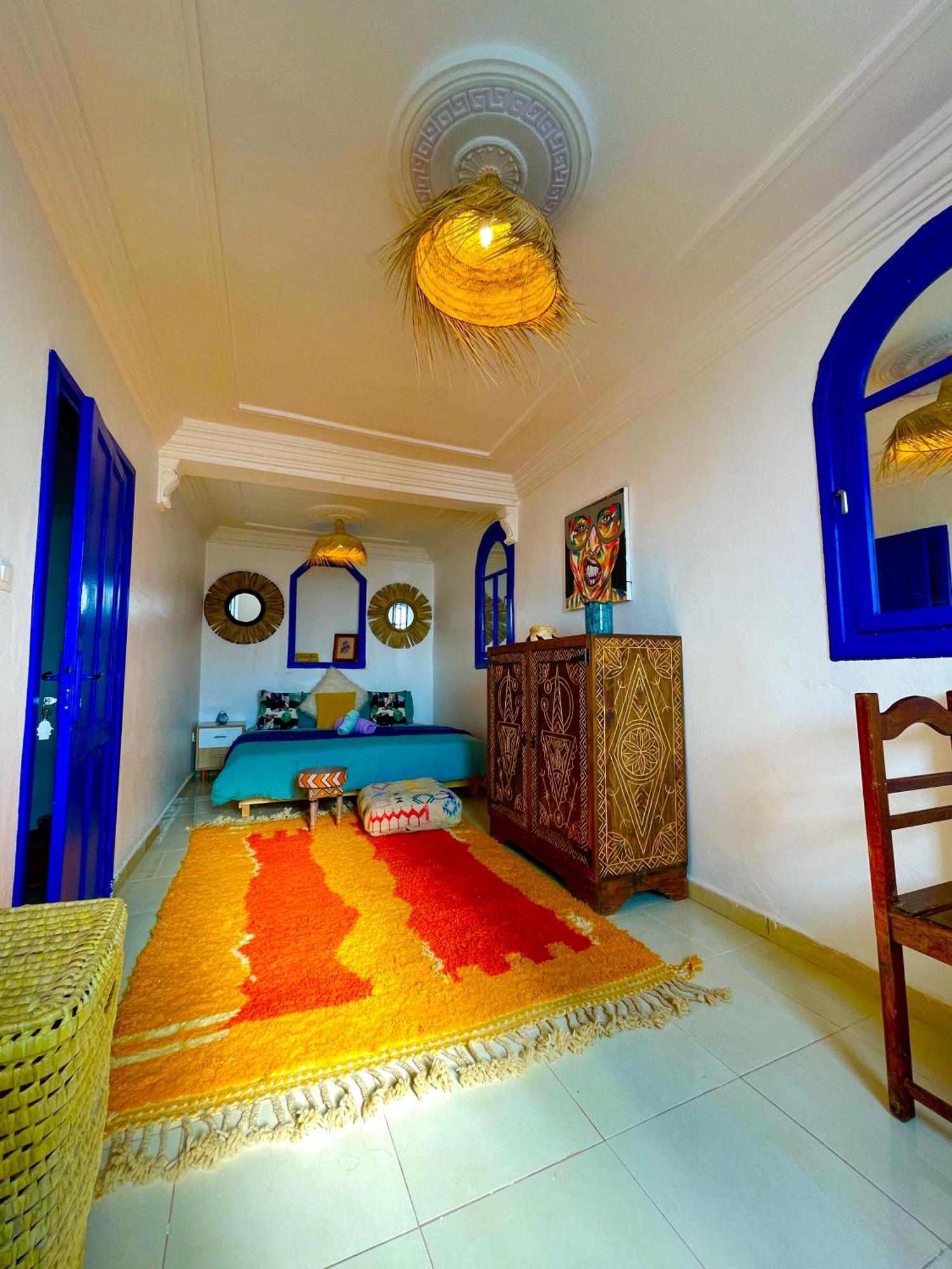לינה וארוחת בוקר Tamraght Surf & Salsa Ocean House מראה חיצוני תמונה